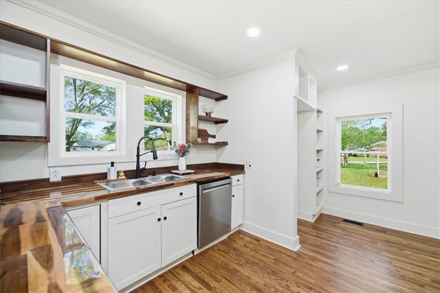 511 W Broad Street, Iva, SC 29655