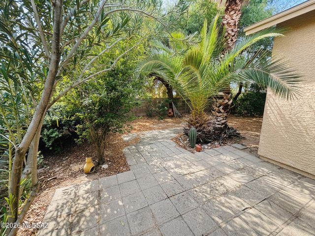 8640 S Desert Dove Drive, Tucson, AZ 85747