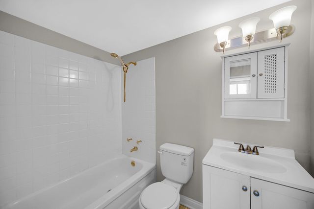 9725 S Karlov Avenue 402, Oak Lawn, IL 60453