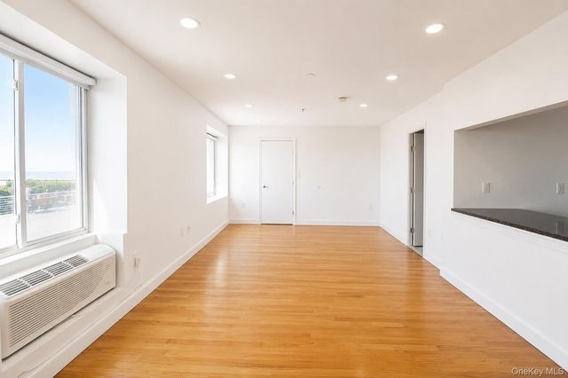 10 Franklin Boulevard 405, Long Beach, NY 11561