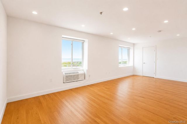 10 Franklin Boulevard 405, Long Beach, NY 11561