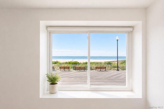 10 Franklin Boulevard 405, Long Beach, NY 11561