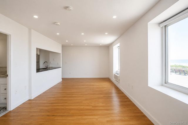 10 Franklin Boulevard 405, Long Beach, NY 11561