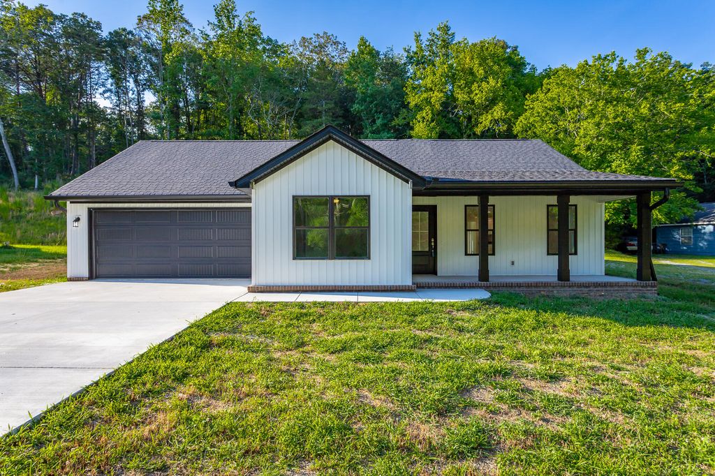 1909 Green Pond Road, Soddy Daisy, TN 37379