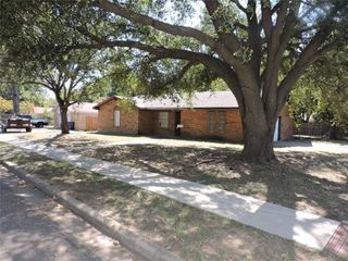 629 Sandra Lane, Burleson, TX 76028