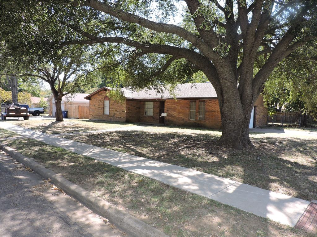 629 Sandra Lane, Burleson, TX 76028