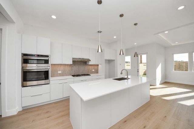 9139 La Pau Lane, Houston, TX 77051