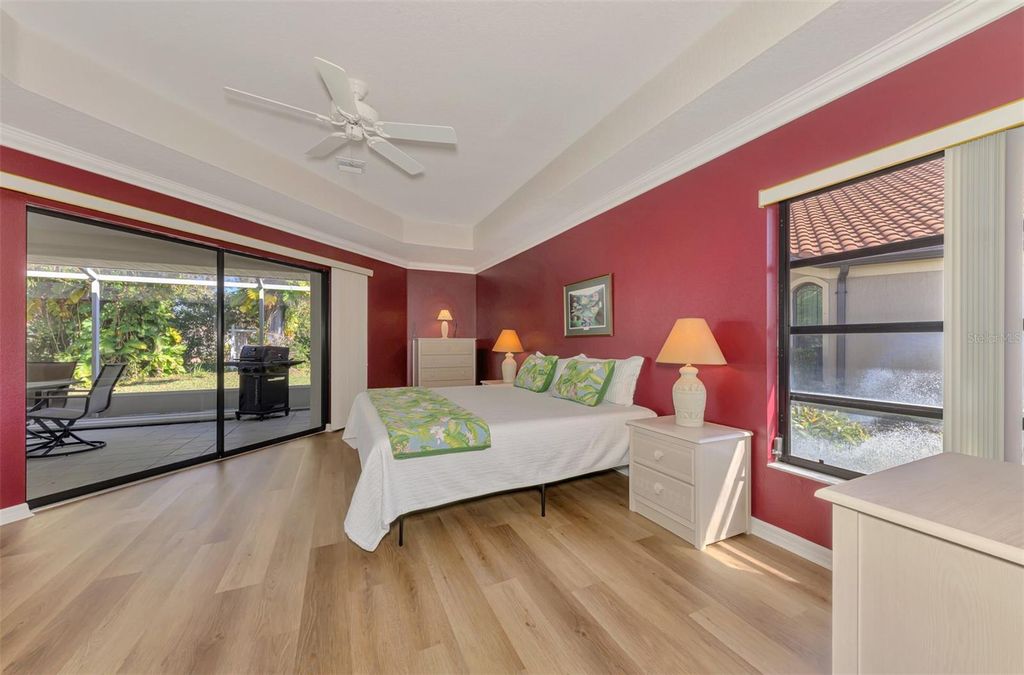 Image 36 of property listing at 525 WATERWOOD LANE, Venice, FL 34293