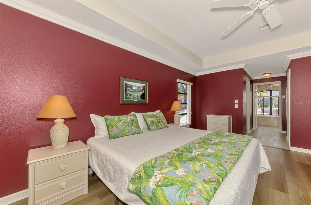 Image 38 of property listing at 525 WATERWOOD LANE, Venice, FL 34293