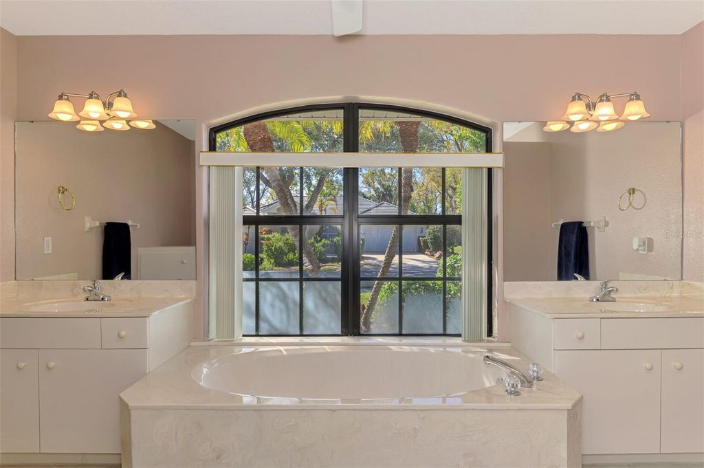 Image 40 of property listing at 525 WATERWOOD LANE, Venice, FL 34293