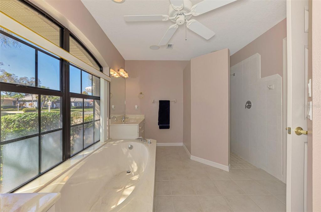 Image 41 of property listing at 525 WATERWOOD LANE, Venice, FL 34293