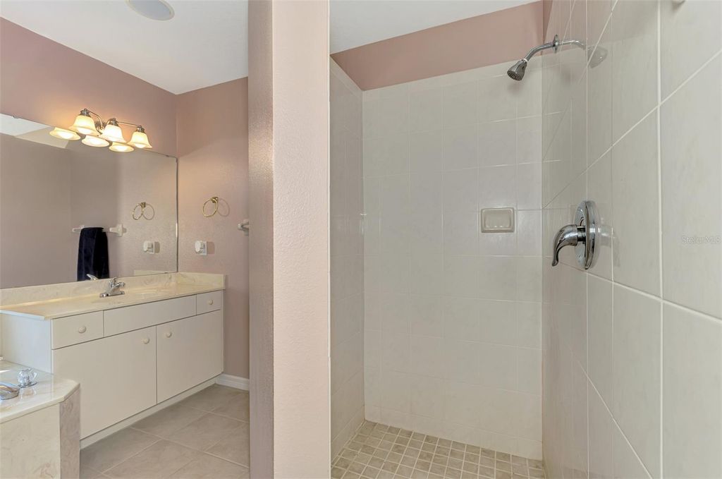 Image 42 of property listing at 525 WATERWOOD LANE, Venice, FL 34293