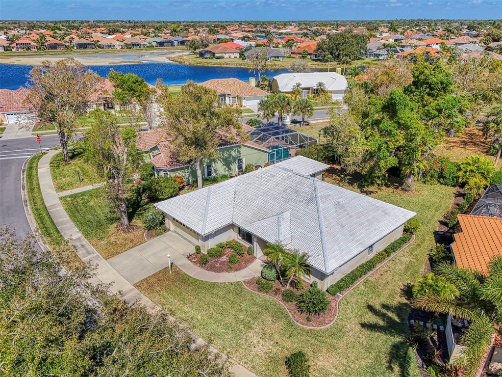 Image 6 of property listing at 525 WATERWOOD LANE, Venice, FL 34293