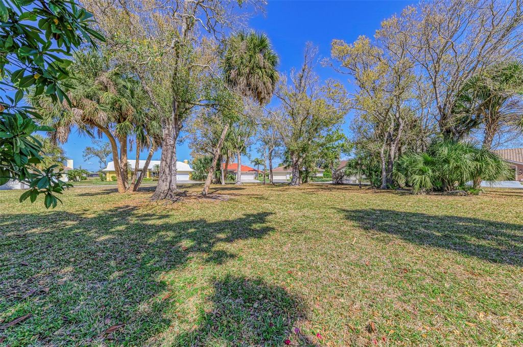 Image 58 of property listing at 525 WATERWOOD LANE, Venice, FL 34293