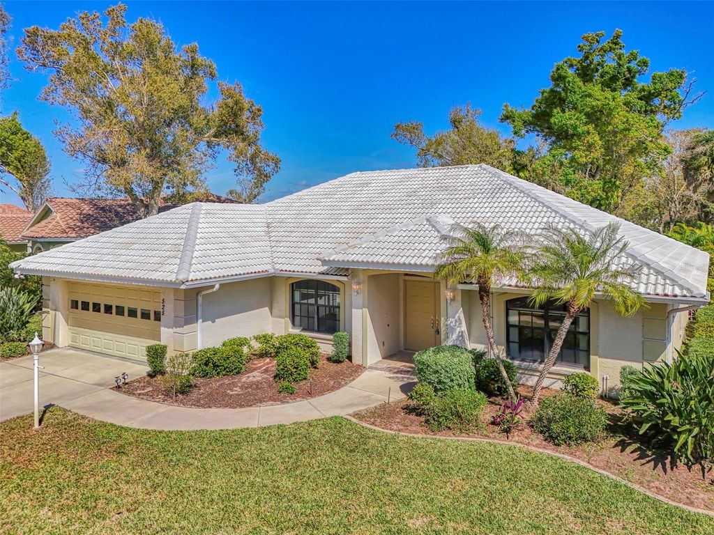 Image 7 of property listing at 525 WATERWOOD LANE, Venice, FL 34293