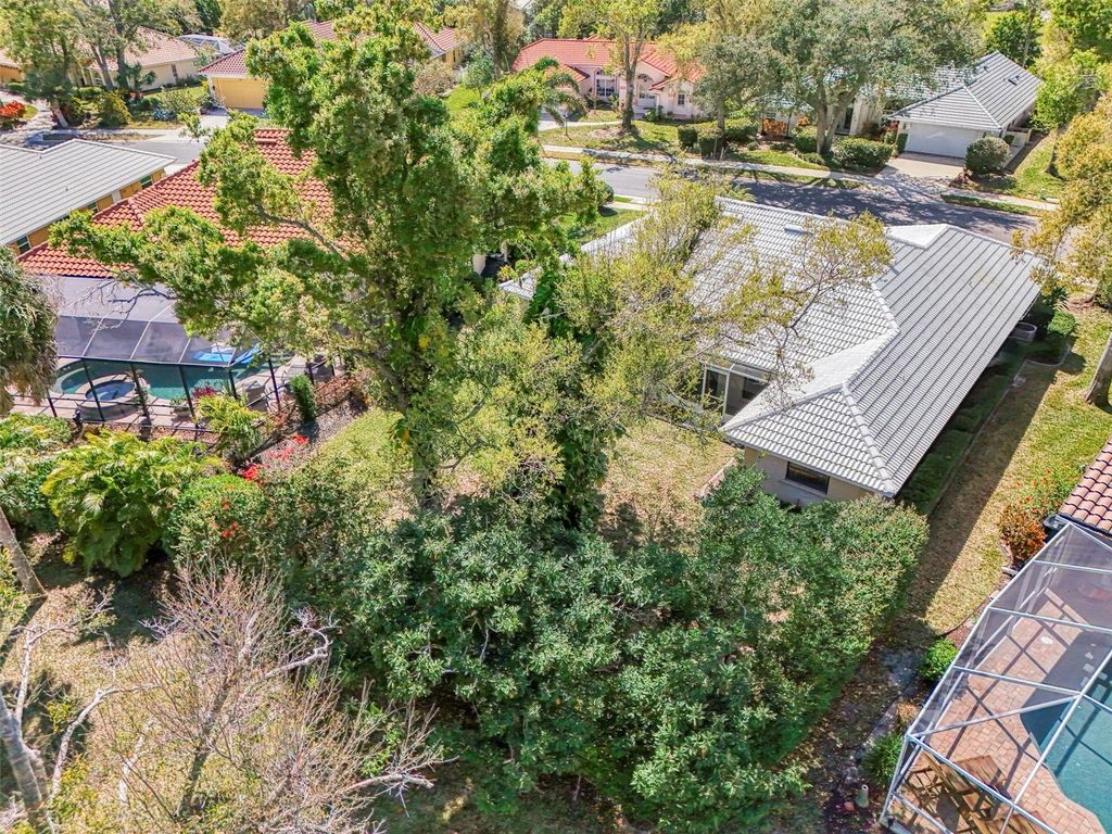 Image 61 of property listing at 525 WATERWOOD LANE, Venice, FL 34293