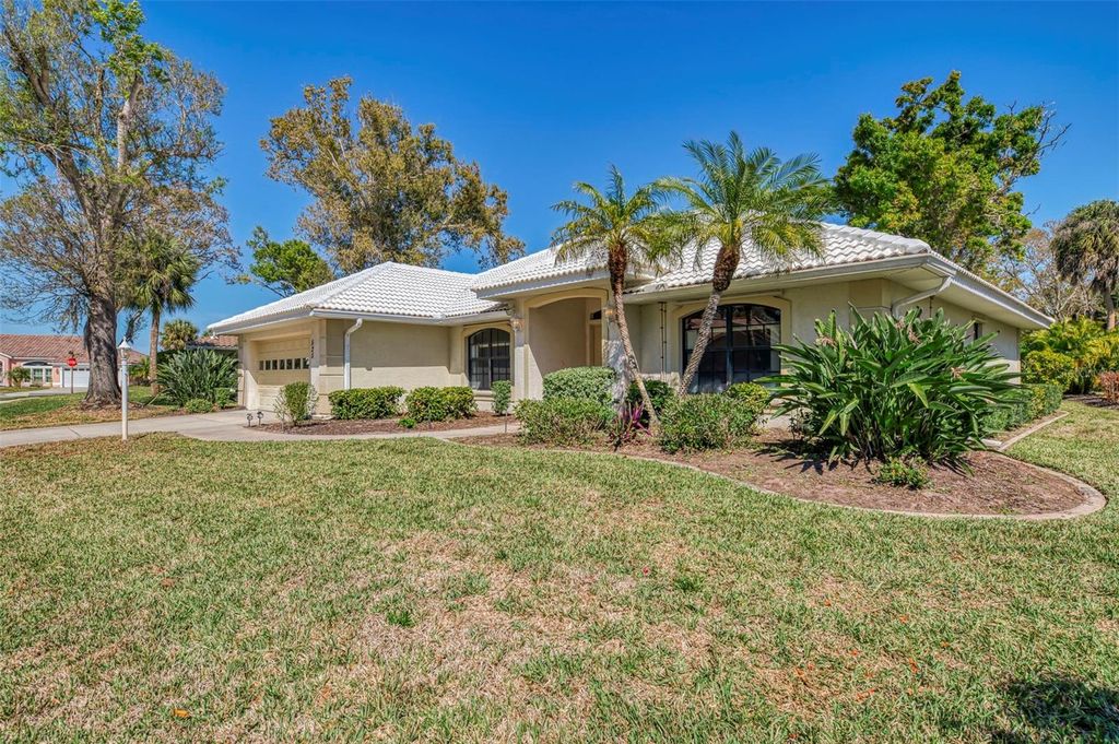Image 10 of property listing at 525 WATERWOOD LANE, Venice, FL 34293