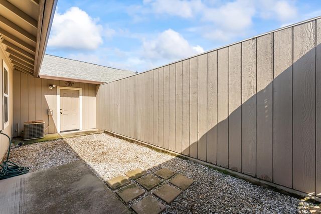 230 Manor Ct, Sutter Creek, CA 95685