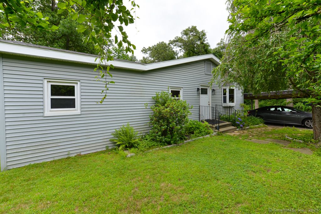 215 White Birch Drive, Southbury, CT 06488