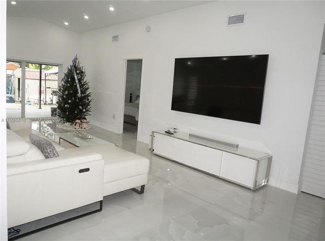 20927 SW 118th Ct, Miami, FL 33177