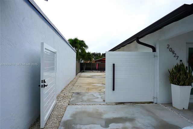 20927 SW 118th Ct, Miami, FL 33177