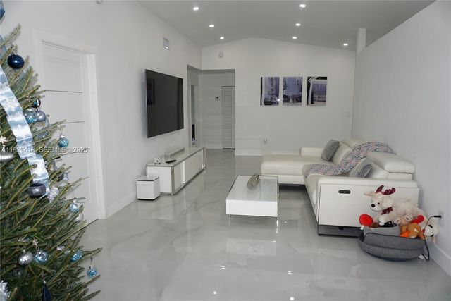 20927 SW 118th Ct, Miami, FL 33177