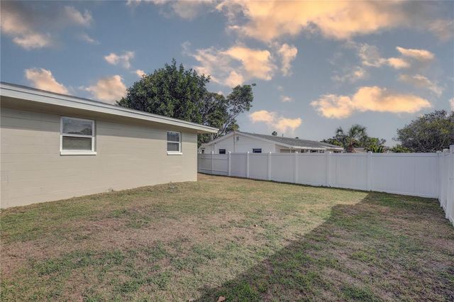 8201 RIDGE ROAD, Seminole, FL 33772