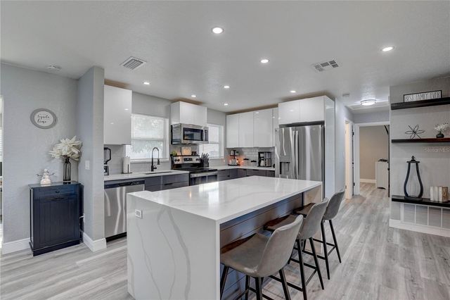 8201 RIDGE ROAD, Seminole, FL 33772