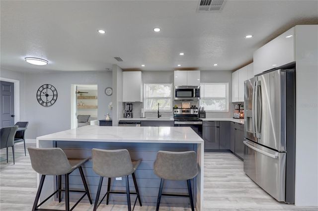 8201 RIDGE ROAD, Seminole, FL 33772