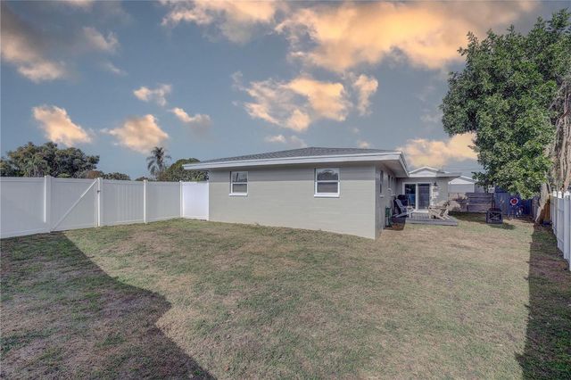 8201 RIDGE ROAD, Seminole, FL 33772