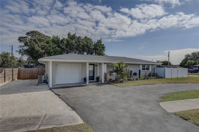 8201 RIDGE ROAD, Seminole, FL 33772