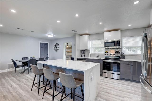 8201 RIDGE ROAD, Seminole, FL 33772