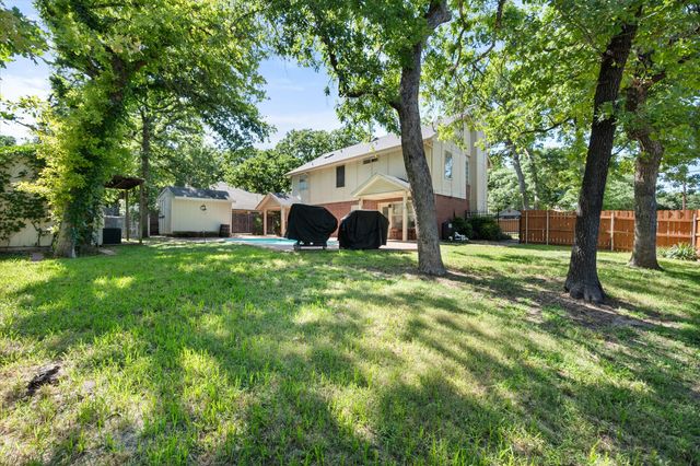 420 Misty Oaks Street, Azle, TX 76020