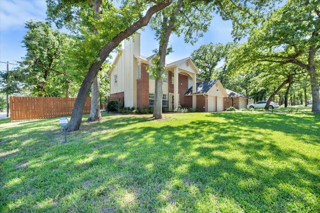 420 Misty Oaks Street, Azle, TX 76020