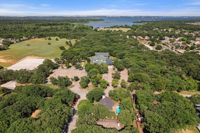 420 Misty Oaks Street, Azle, TX 76020