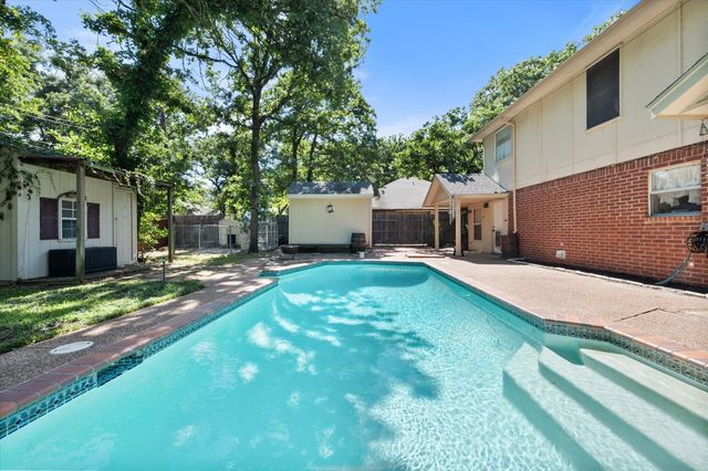 420 Misty Oaks Street, Azle, TX 76020