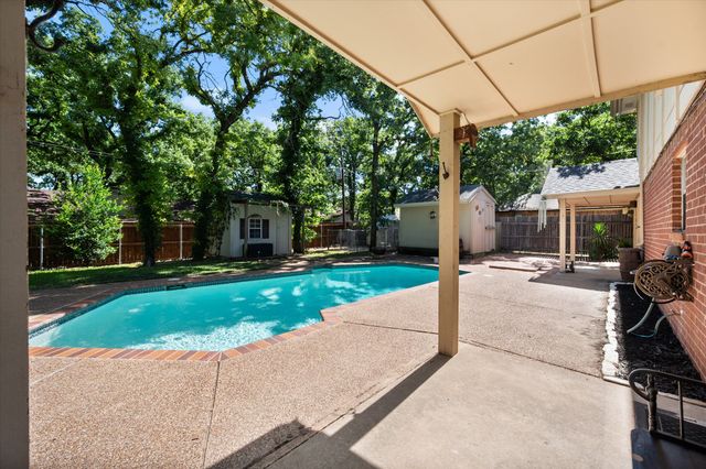 420 Misty Oaks Street, Azle, TX 76020