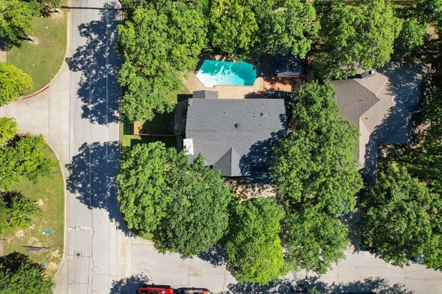 420 Misty Oaks Street, Azle, TX 76020
