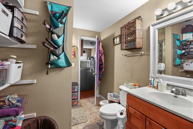 100 21St Street, Minot, ND 58703