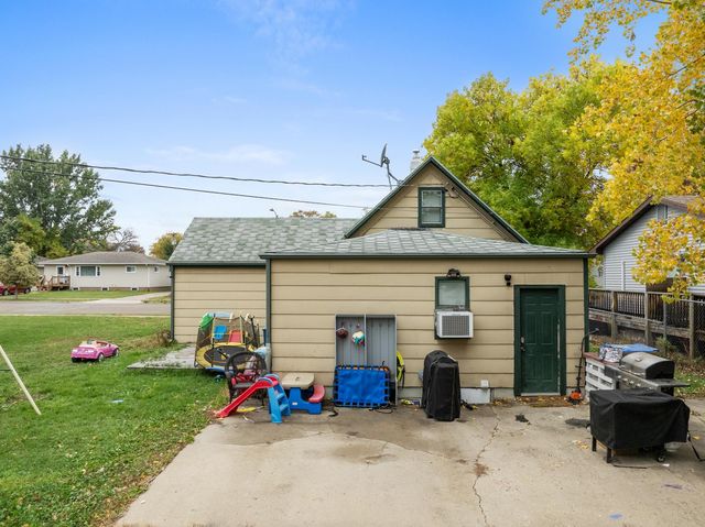 100 21St Street, Minot, ND 58703