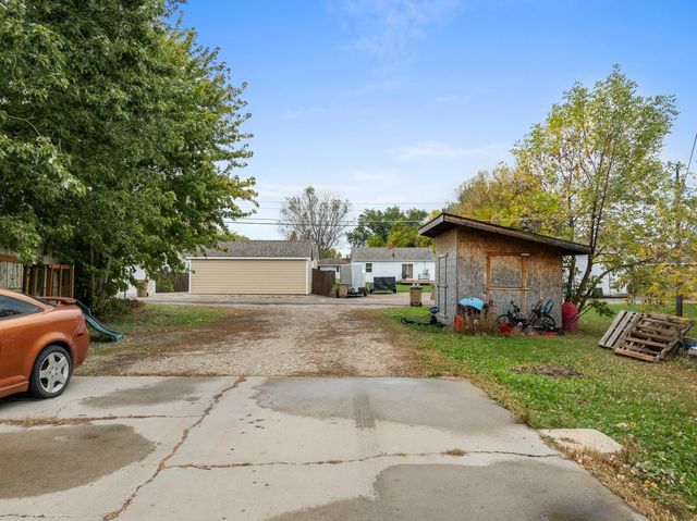 100 21St Street, Minot, ND 58703