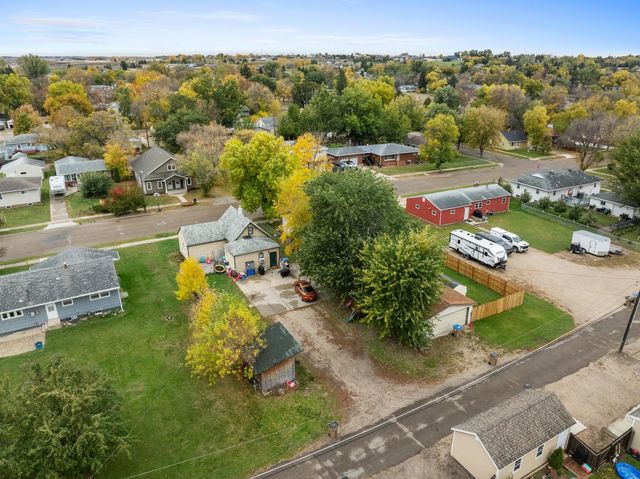 100 21St Street, Minot, ND 58703