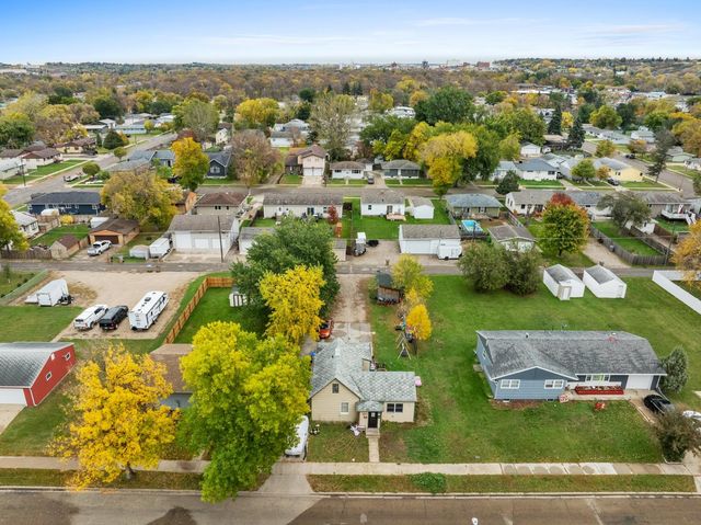 100 21St Street, Minot, ND 58703