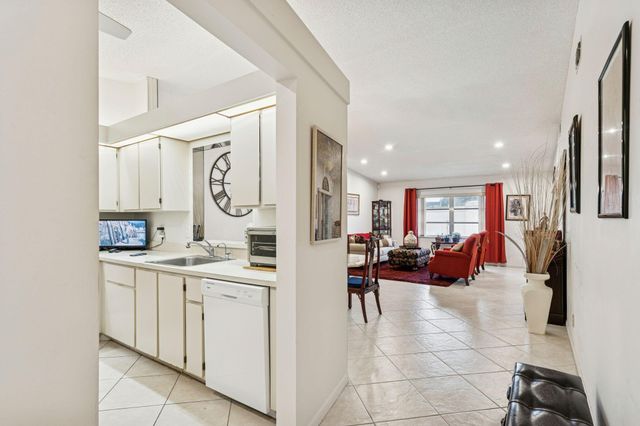 8236 Summerbreeze Lane, Boca Raton, FL 33496