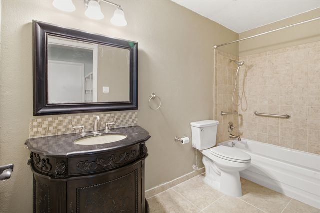 2200 E Trinity Mills Road 209, Carrollton, TX 75006