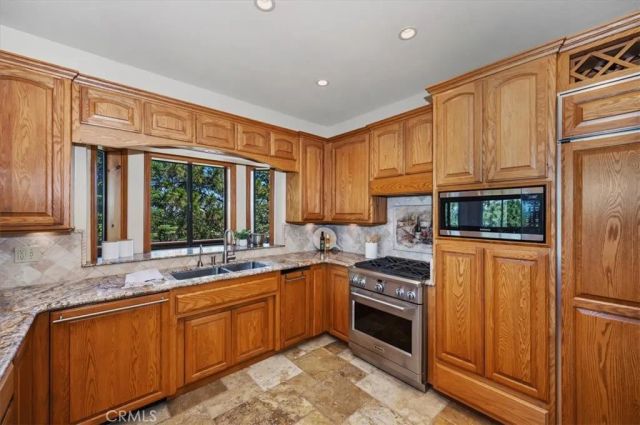 26077 Walnut Hills, Lake Arrowhead, CA 92352