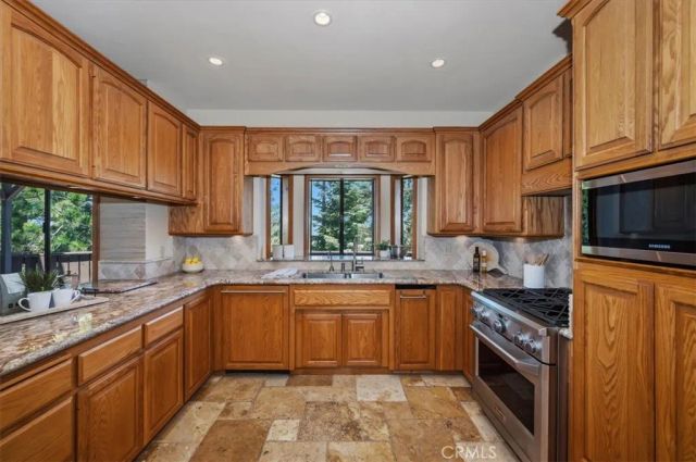 26077 Walnut Hills, Lake Arrowhead, CA 92352