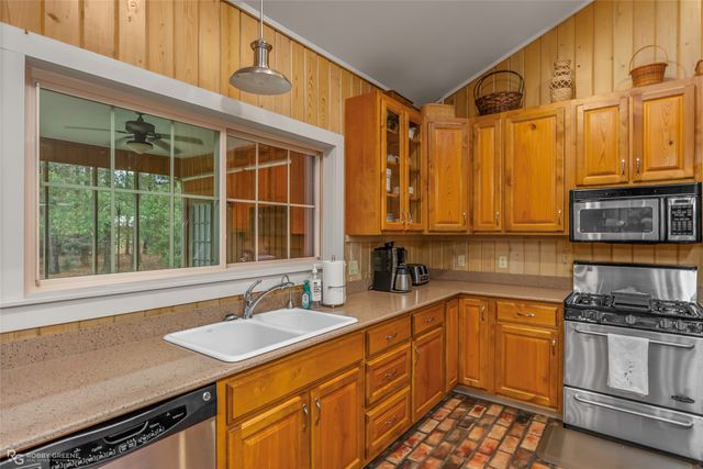 3100 Herren Road, Doyline, LA 71023