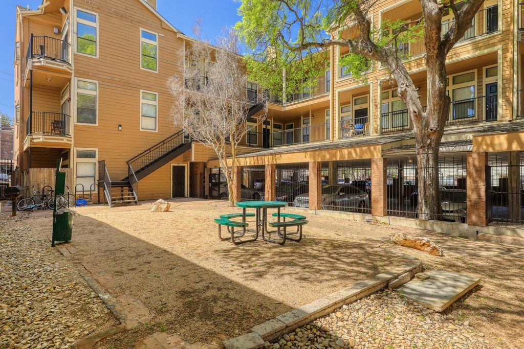 2802 Nueces ST 306, Austin, TX 78705