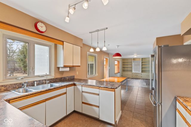 907 Fairway Drive, Indianapolis, IN 46260